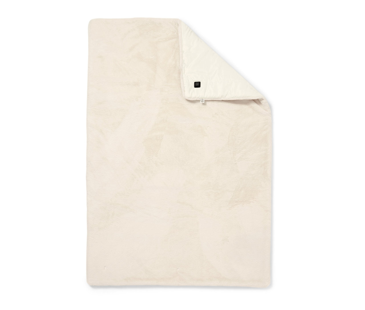 Złożone, beżowe akumulatorowe poncho elektryczne na białym tle.