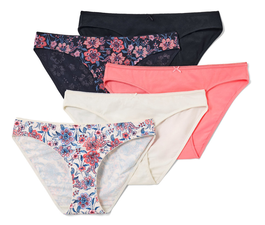 Pięć par majtek w różnych kolorach i wzorach.