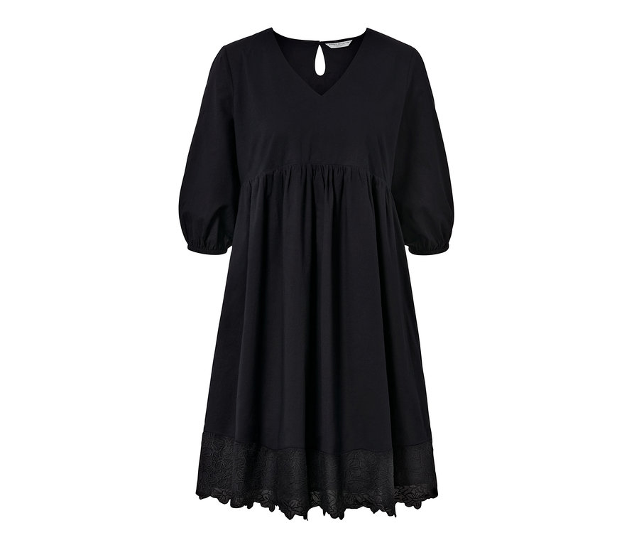 Czarna sukienka z tkaniny z haftem.