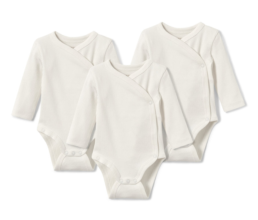 Trzy białe body z długim rękawem.