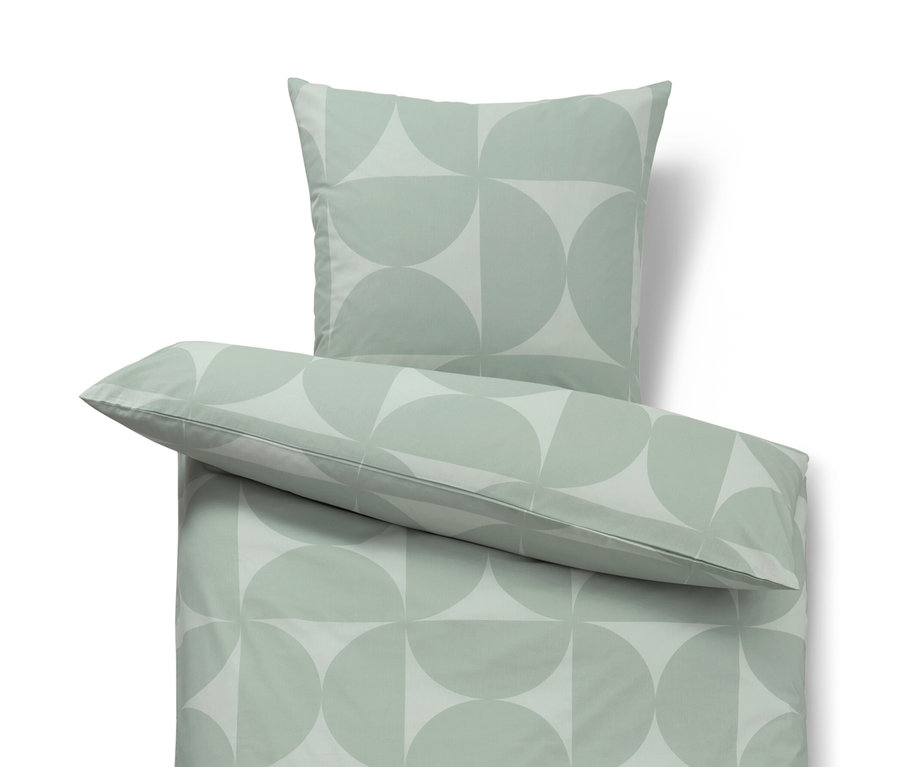 Zielona pościel z bawełny renforcé we wzory geometryczne.