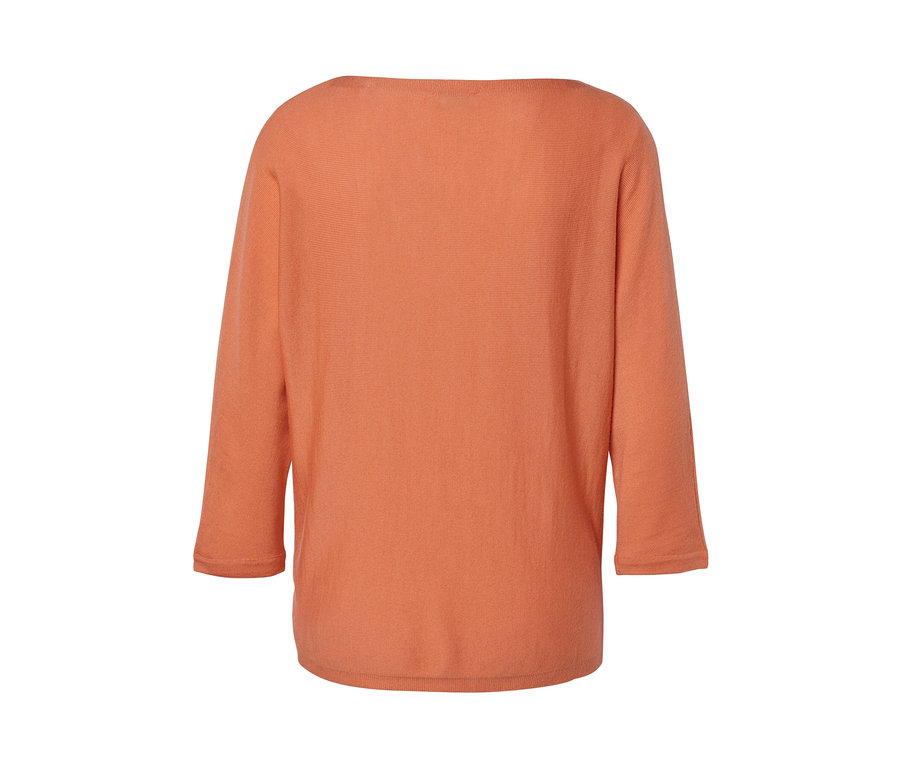 Brzoskwiniowy, cienki sweter z wełny merino.