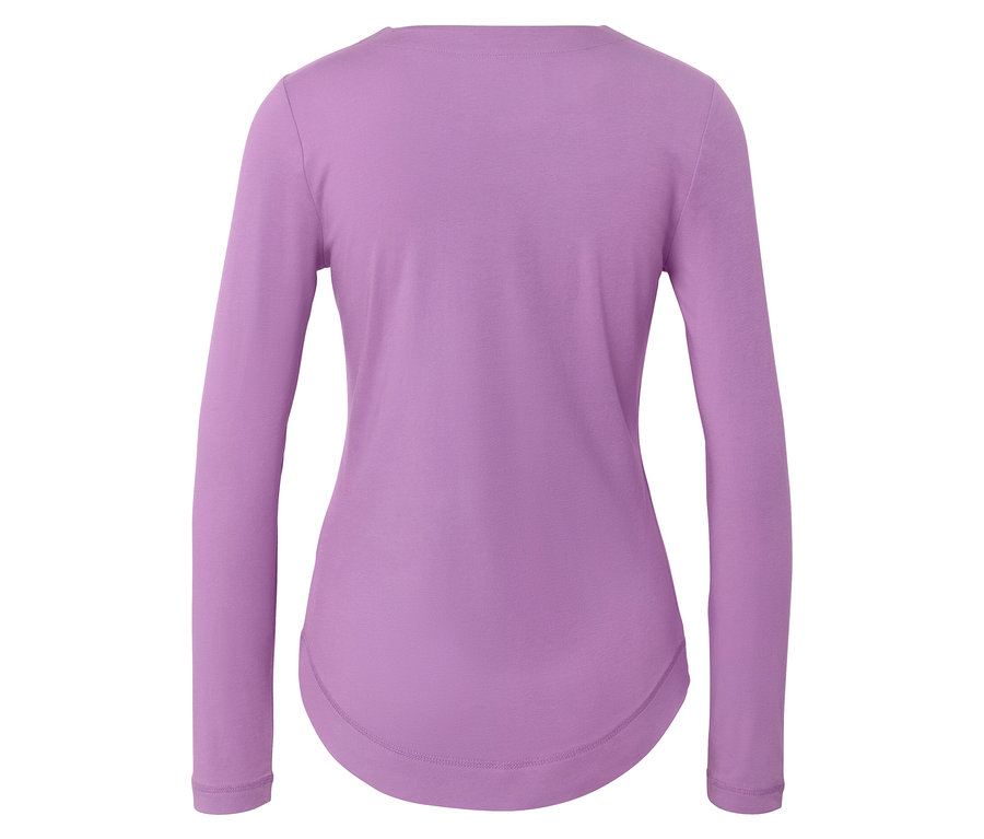 Widok z tyłu fioletowej koszulki z długim rękawem.