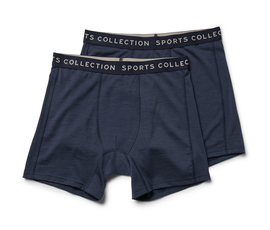 Dwie pary niebieskich bokserek z wełny merino leżą na sobie.