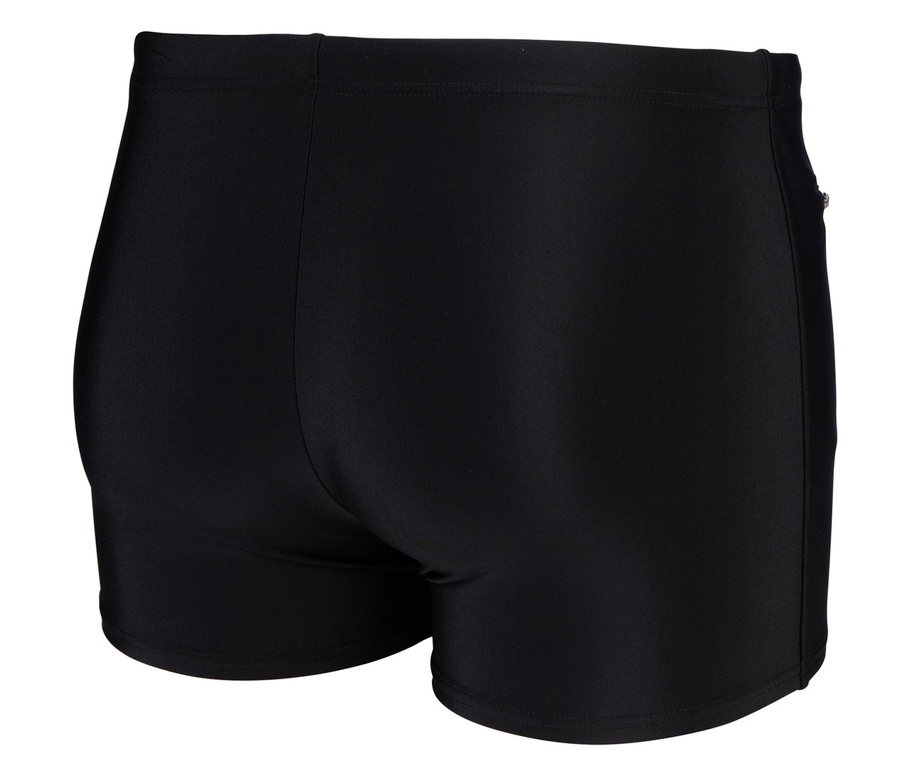 Zbliżenie na tył czarnych kąpielówek.