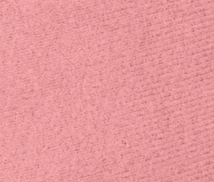 Szczegół różowych spodni narciarskich i snowboardowych.