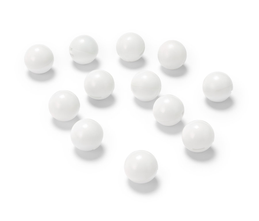 Dwanaście białych kuleczek LED na białym tle.