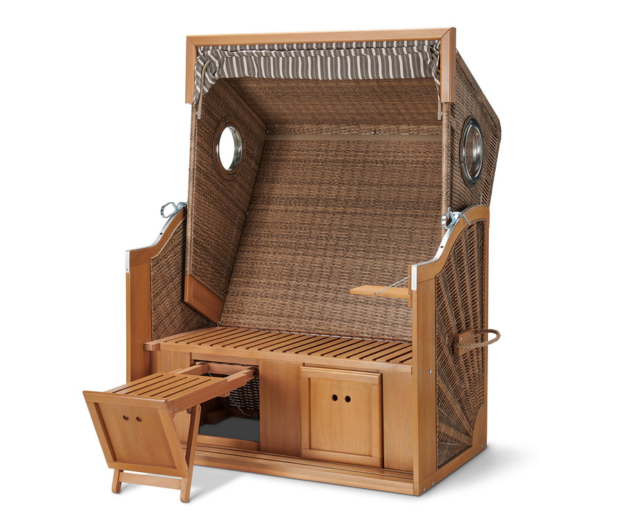 Szczegółowe ujęcie kosza plażowego premium XL z rozkładanym stolikiem. Kosz ma brązową konstrukcję z wikliny i rozkładany stolik.