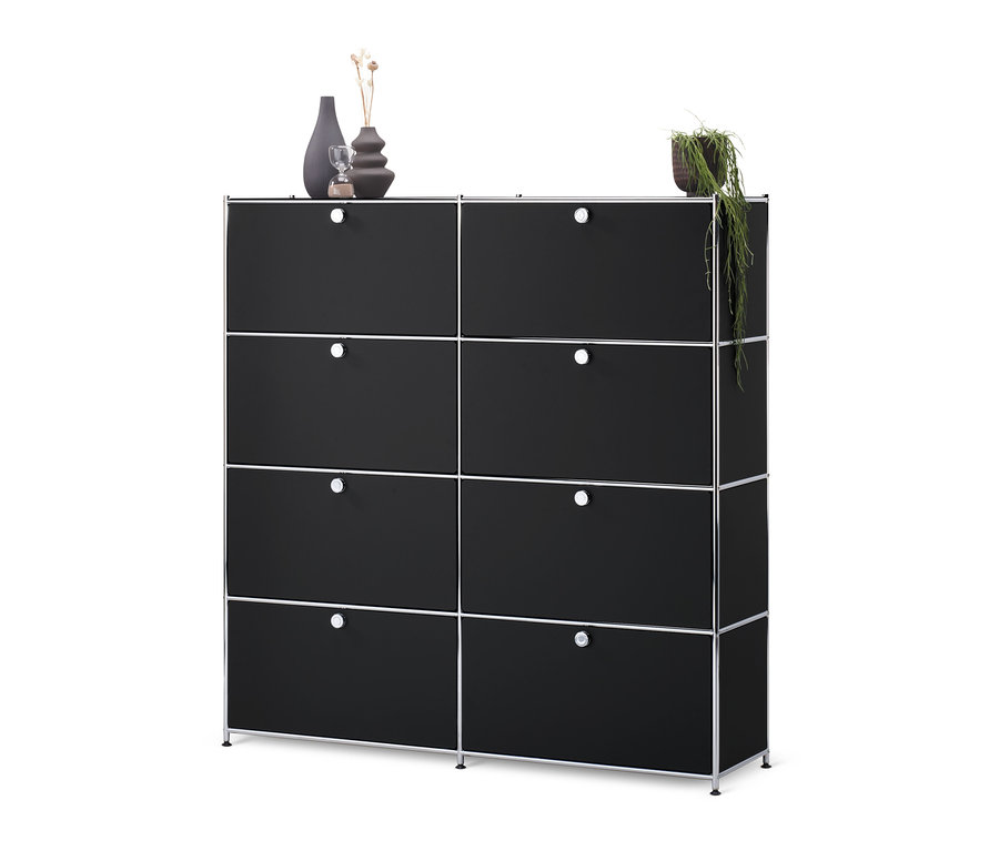 Czarna szafka typu highboard »CN3« z 8 klapami.