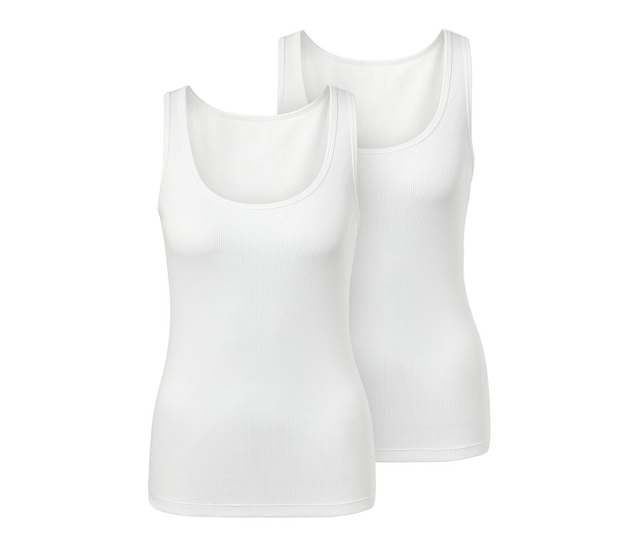 Dwie białe koszulki trykotowe.