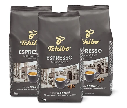 Trzy opakowania kawy ziarnistej Tchibo Espresso Milano Style, każde po 1 kg.