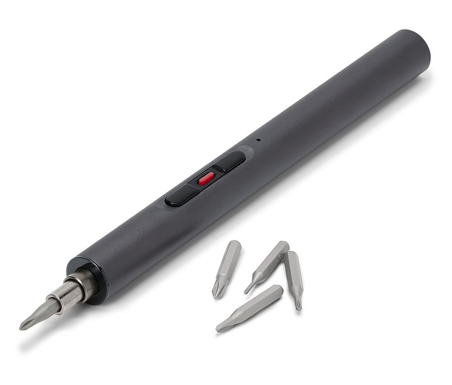 Szary mini wkrętak akumulatorowy z nasadkami na białym tle.