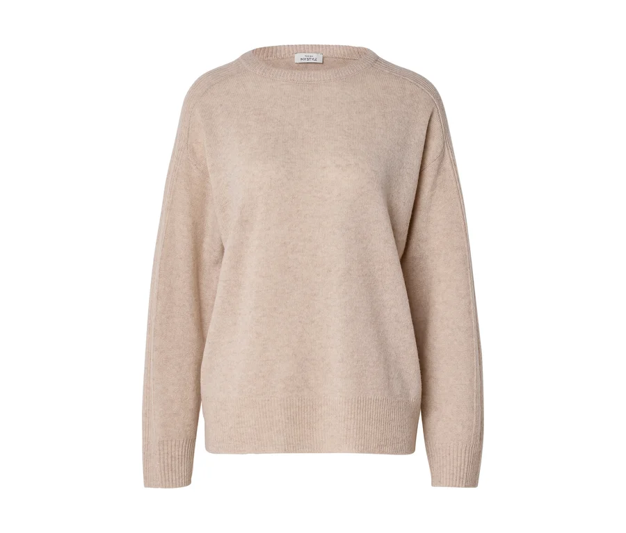 Beżowy sweter z cienkiej dzianiny z okrągłym dekoltem, długimi rękawami, ściągaczami i metką „MYSTYLE”.
