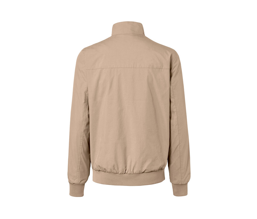 Widok z tyłu kurtki.