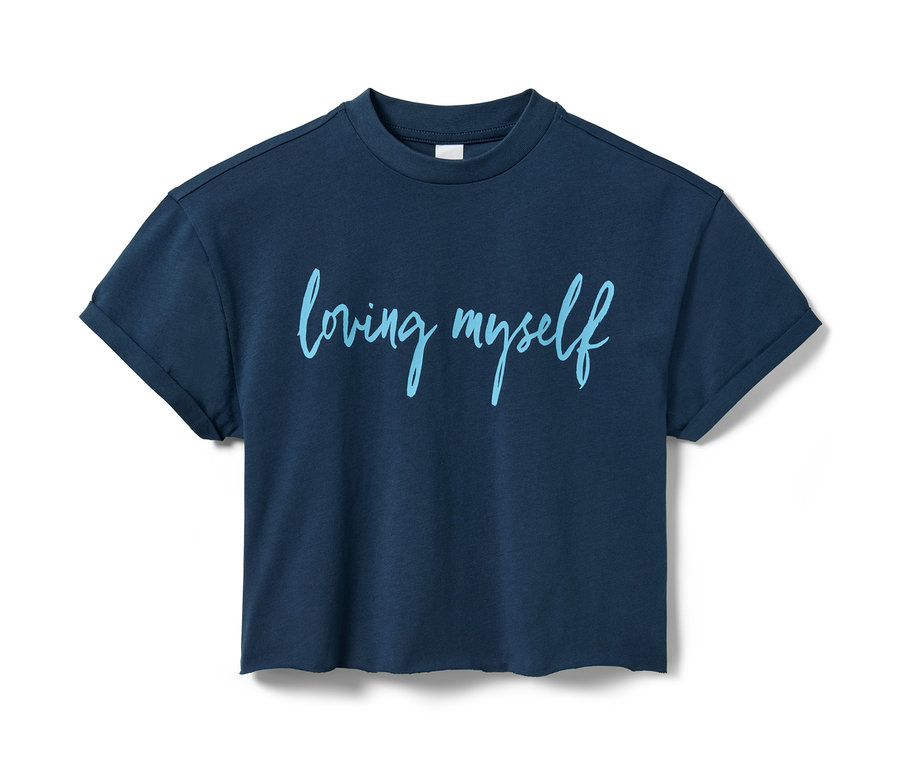 Granatowa koszulka z napisem "loving myself".