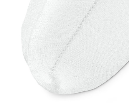 Zbliżenie na białą, ocieplaną skarpetę typu stopka (2 pary).