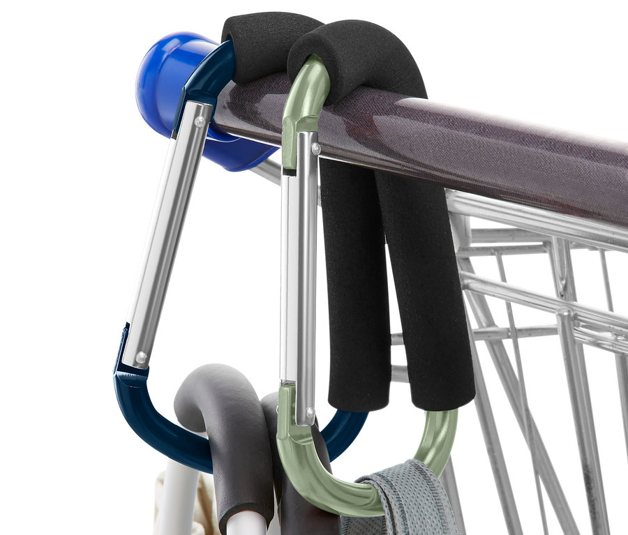 Dwa karabińczyki XXL przymocowane do wózka na zakupy, jeden niebieski i jeden zielony.