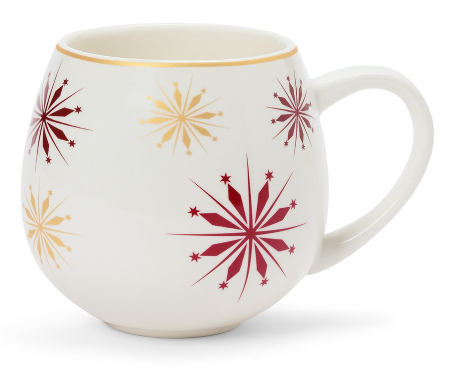 Biały kubek z czerwonymi i złotymi płatkami śniegu.