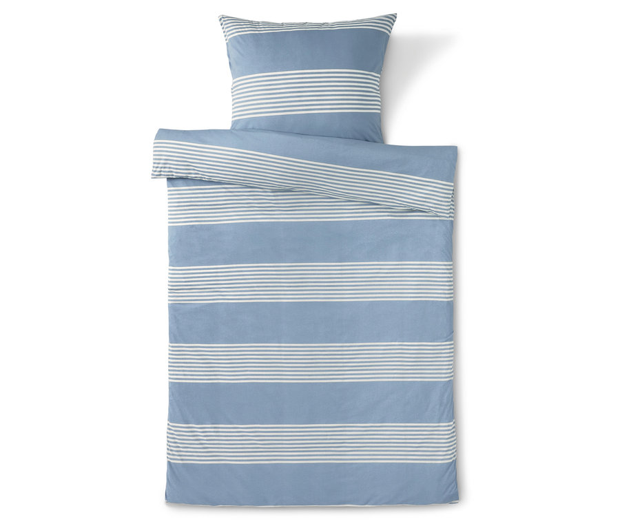 Pościel w niebiesko-białe paski i poduszka na górze.