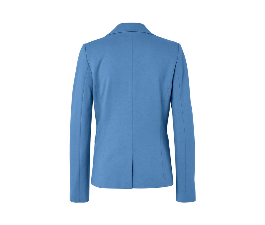 Widok z tyłu na niebieską marynarkę.