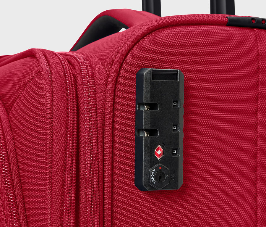 Zbliżenie czerwonej walizki z zamkiem szyfrowym.
