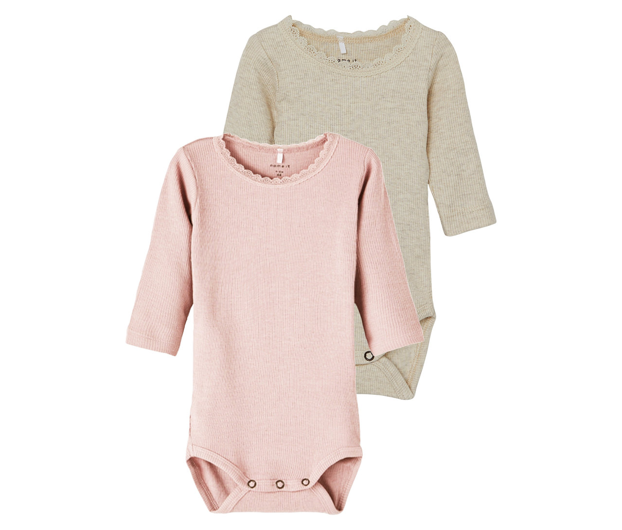 Dwa body niemowlęce NAME IT, keepsake lilac, leżą na sobie.