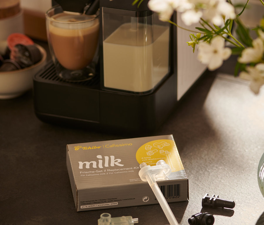 Ekspres do kawy Cafissimo z mlekiem i zestaw Cafissimo milk.