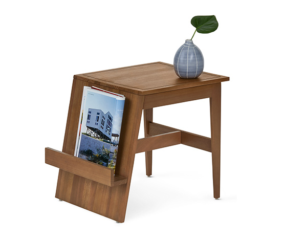 Stolik z litego drewna eukaliptusowego, z półką na czasopisma i gazety