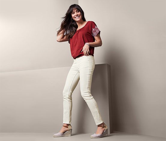 Białe damskie spodnie dżinsowe, z bawełną ekologiczną