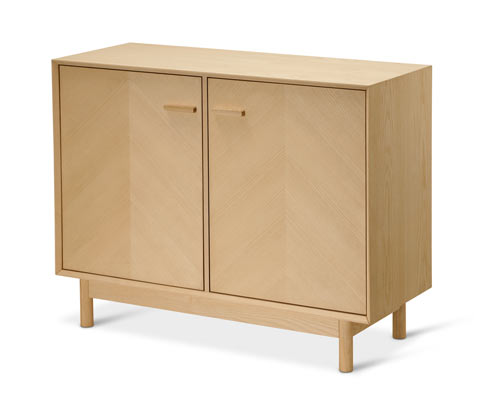 Szafka typu sideboard z drewna jesionowego z dekoracyjnymi frontami drzwiczek Tchibo