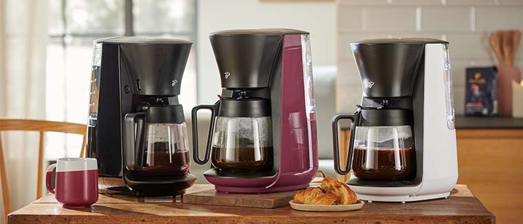 Die Filterkaffemaschinen (Moccamaster und Let's Brew) stehen auf einer Küchenzeile